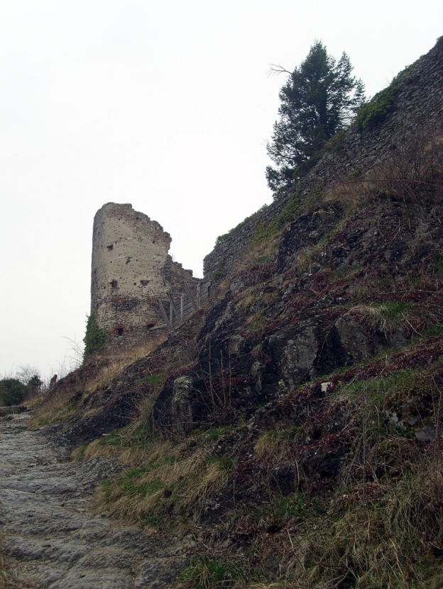 Aufstieg zur Ruine Mägdeberg