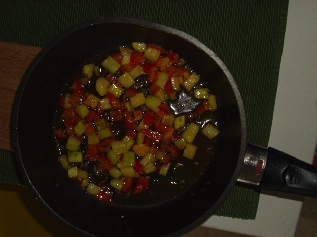 Schalotten, Zucchini und Tomate